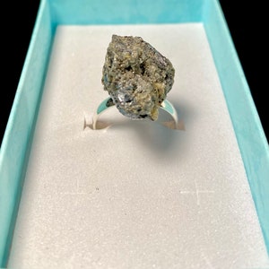 Healing stone finger ring with magical galena/galena