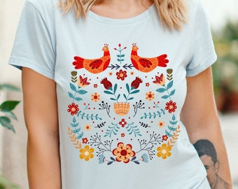 Boho-scandi Scandinavische volksvogels | volksbloemen | Zweedse volkskunst | Noordse vogels | lente | voor vrouwen festival T-shirt | vintage esthetiek