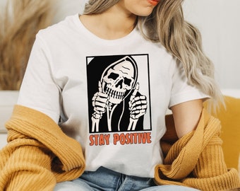 Schedel blijven positief, Blijf Positief, Skeleton Shirt, Skeleton Halloween, voor Halloween t shirt, Grappig Halloween shirt, Motiverende tshirt,