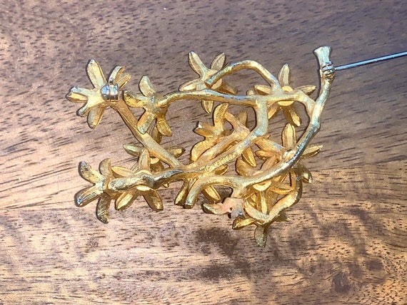 Vintage Signed Kramer Gold Tone Flower Cluster Vi… - image 3