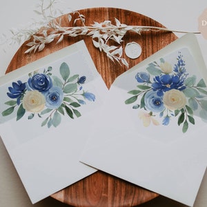 Forros de sobres florales blancos y azules, plantilla editable de revestimiento de sobres de flores, revestimientos de sobres de boda imprimibles, conjunto de invitaciones de boda