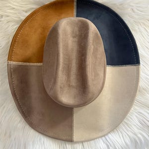 Veganistische suède cowboyhoeden, blanco hoeden om te branden