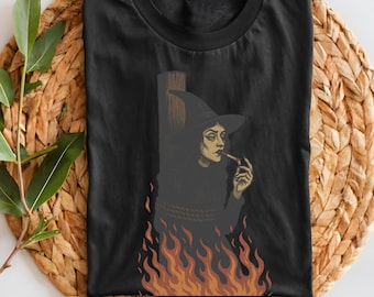 ゴシック魔女がタバコに火をつけるTシャツ、面白いミームシャツ