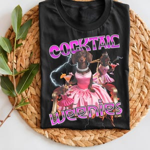Camisa Cocktail Weenies, camiseta divertida con meme de Dachshund, camiseta irónica, perro salchicha, regalo de Dachshund, camiseta de perro Doxie, retro, vintage, linda.