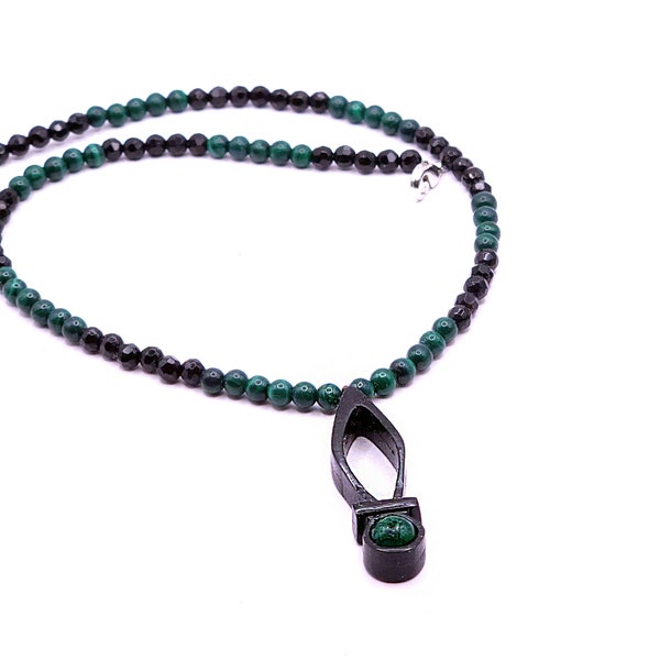 Bijoux unique en bois de ébène, pierre naturelle Malachite et Agate noire. Symbole Égyptien.