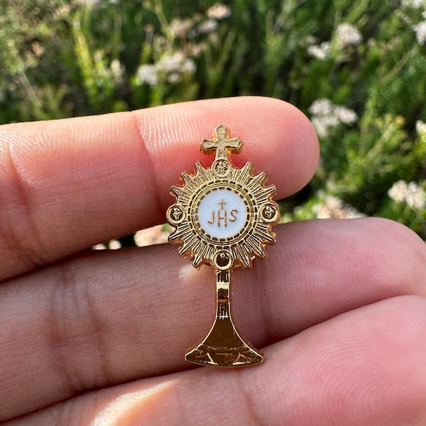 Monstrance lapel pin, Eucharist monstrance, religious pin, small pin
