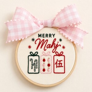 Embroidered Mahjong Christmas Ornament, Wooden Hoop, Gingham Bow Gift bild 1