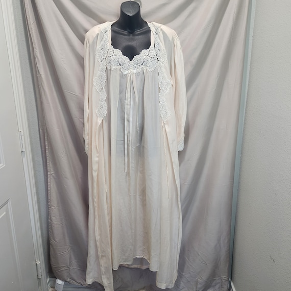 Linda Montreal Luxury Nightgown and Robe Set, Vin… - image 4