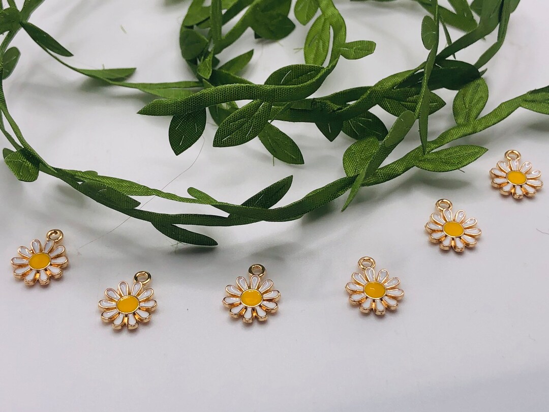 He Loves Me, He Loves Me Not Enamel DAISY Charm Set of 6. Brightly ...