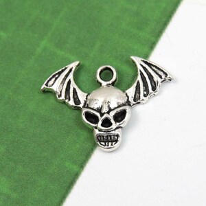 20 Creepy SKULL BAT charms, antique silver HALLOWEEN charm collection, 22x16mm