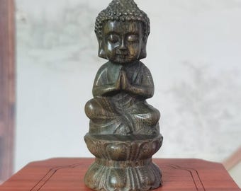 木彫り 僧侶　木製　仏像 木製の小さな僧侶の像：手作りの緑のヒノキの装飾 - Etsy 日本