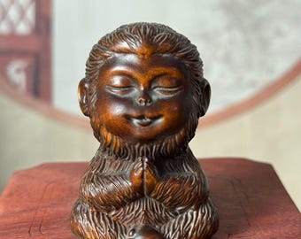 面白い猿の彫刻、中指を立てた猿、木の彫刻、木彫り、手作り、手彫り