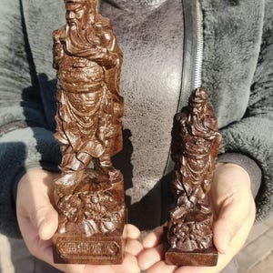 1pcs Natural wood Guan Yu Guan Gong Bodhisattva Warrior Statue,wood Fengshui Ornament GuanYu Jingzhou Sculpture Long-handled broadsword.y297