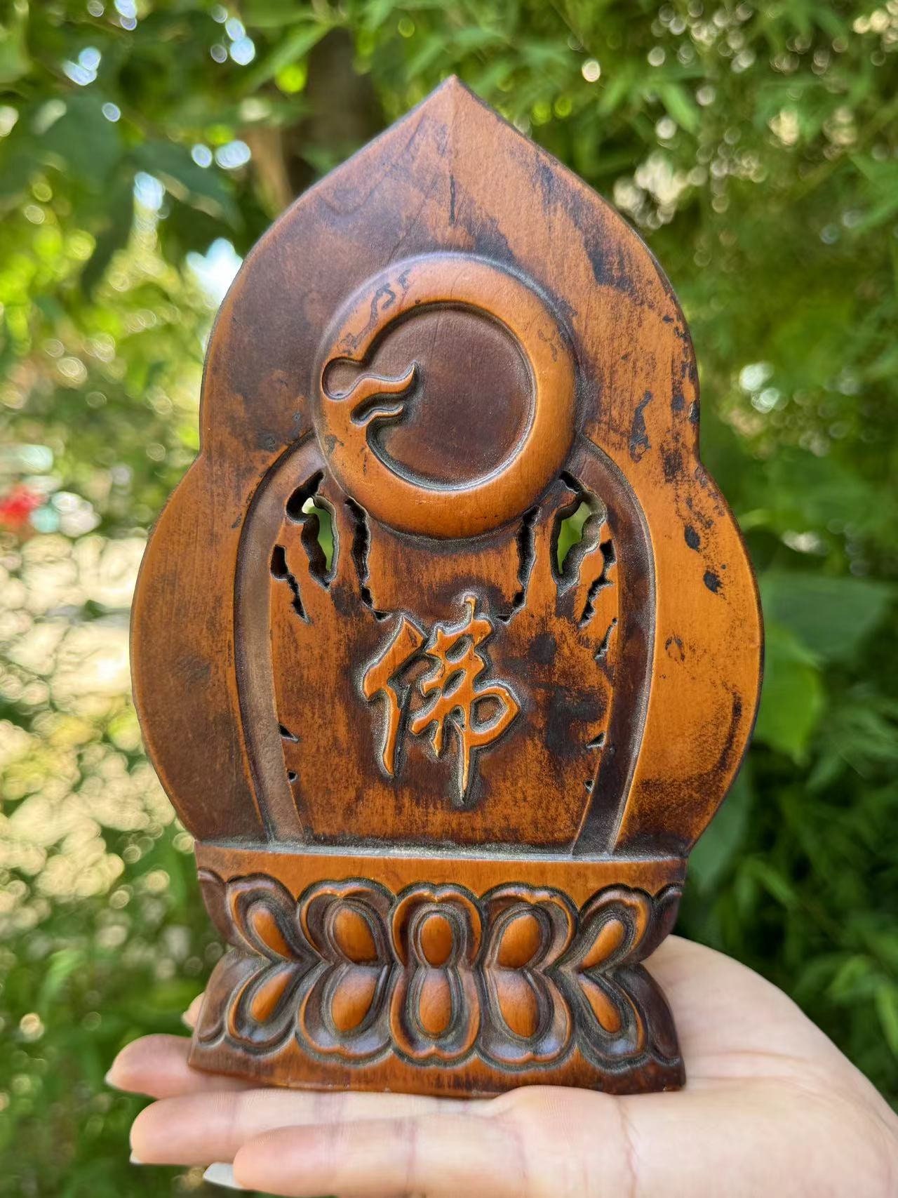 古いヴィンテージ木彫り千手観音菩薩観音仏、チベット ntique ツゲの観