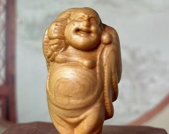 木彫りの仏像、笑う仏、木彫りの僧侶、ツゲの木の仏教の素晴らしい瞑想