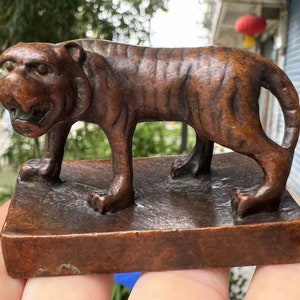 Wild animal sculpture, small tiger Zodiac tiger Mini miniature Collect Big cat Lion Ornaments Copper art Ferocious red copper tiger  YM318
