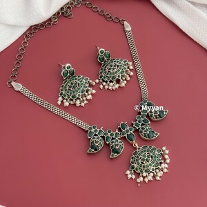 German silver kemp stone necklace/Ruby green silver necklace/Traditional Temple jewelry/South Indian oxidized jewelry/Saree necklace Green