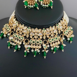 Tyani inspired Polki choker necklace/Emerald green Meenakari necklace/ Pearl choker /Kundan jewelry/Indian bridal jewelry/Pakistani jewelry.