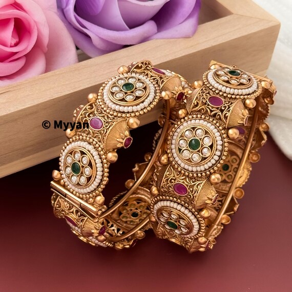 Antique Gold Broad Rajwadi kada Ruby Green Openable Carved Kundan kada Antique Gold Jewelry Wedding jewelry Rajputi Kangan Gujrati Jewelry