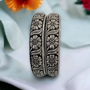 Oxidized silver lightweight floral bangle pair/German silver bangles/Silver bracelet/Indian bangles/Banjara bangles/Pakistani jewelry/Boho