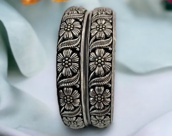 Oxidized silver lightweight floral bangle pair/German silver bangles/Silver bracelet/Indian bangles/Banjara bangles/Pakistani jewelry/Boho