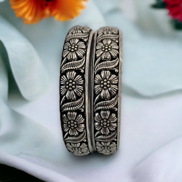 Oxidized silver lightweight floral bangle pair/German silver bangles/Silver bracelet/Indian bangles/Banjara bangles/Pakistani jewelry/Boho