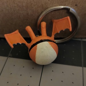 Kleiner Charizard Pokeball Schlüsselanhänger