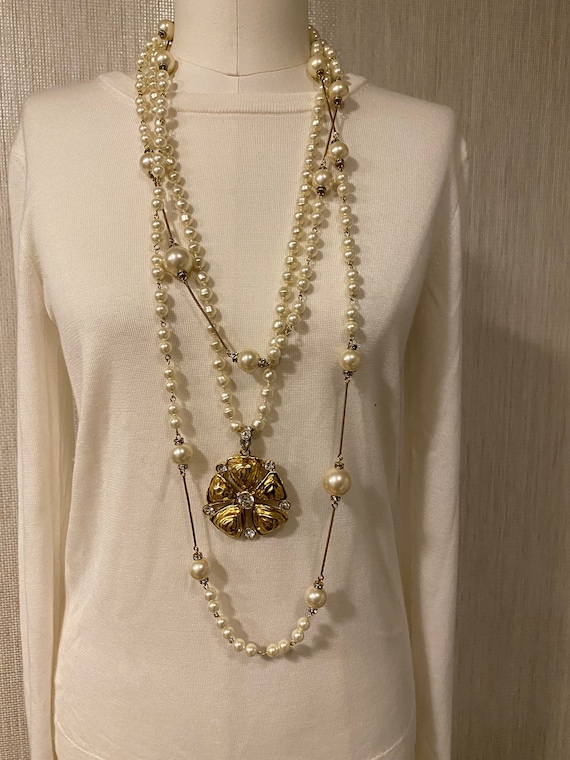Chanel Pearl Pendant Necklace 