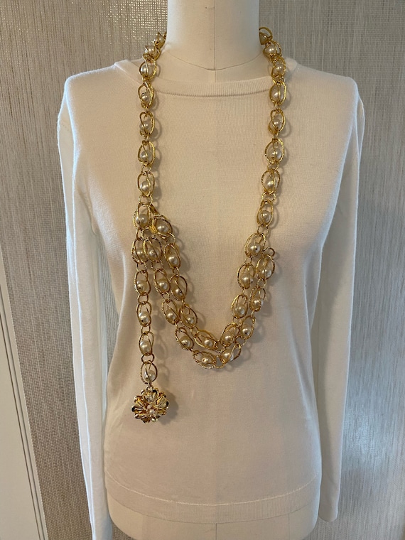 CHANEL Vintage Gold Tone Caged Faux Pearl Flower B