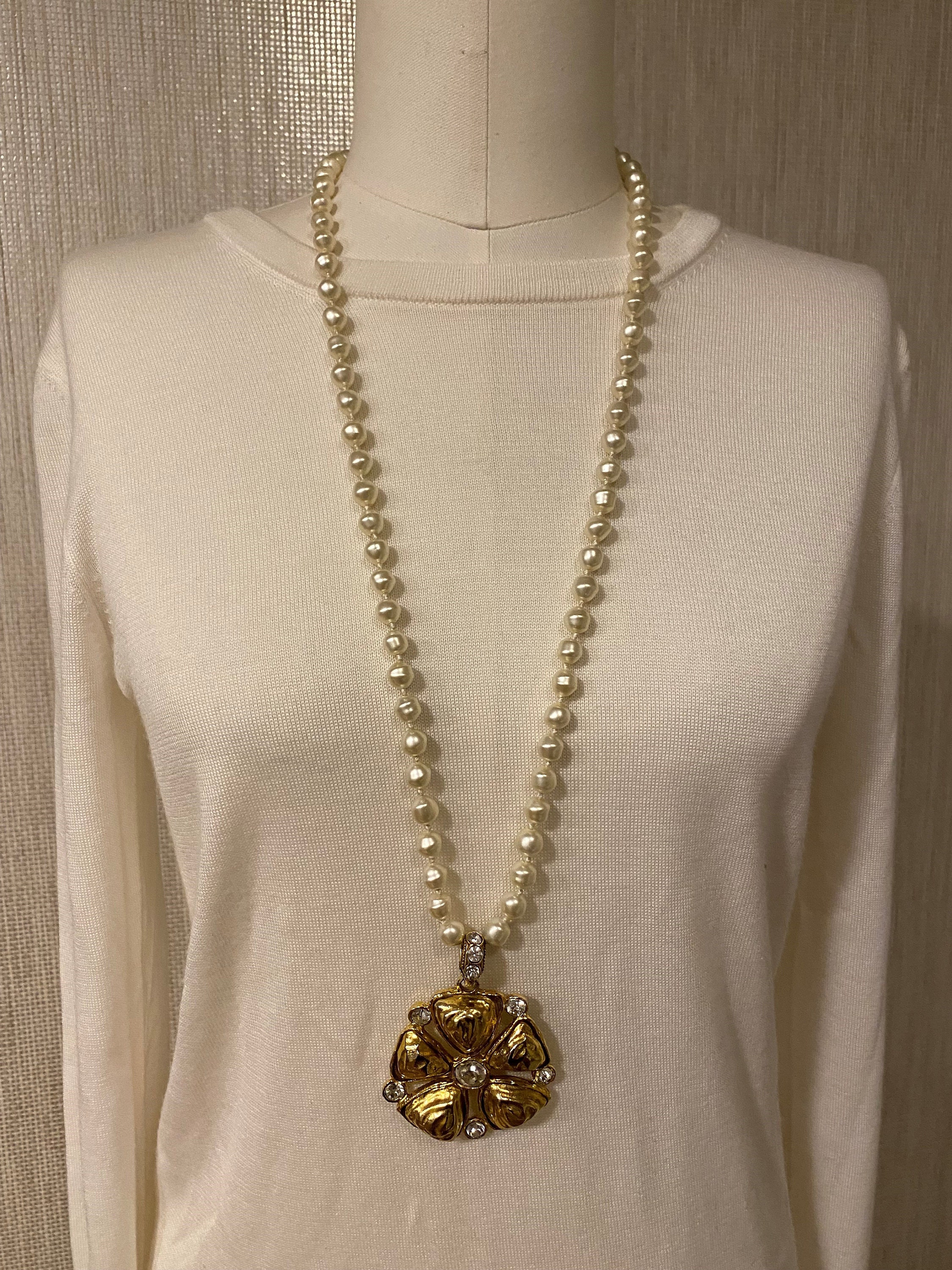 Chanel pearl outlet chain necklace