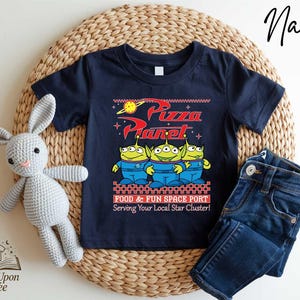 Disney Toy Story Pizza Planet T-Shirt, Walt Disney World Toy Story Aliens Shirt, Disney Pizza Planet T-Shirt, Disney Trip passendes Aliens Shirt Bild 3