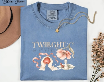 Retro Twilight So the Lion Fell in Love with the Lamb Shirt, Twilight Fans Tee, Twilight Saga Comic T-Shirt, Vampires Wolves Romance Shirt