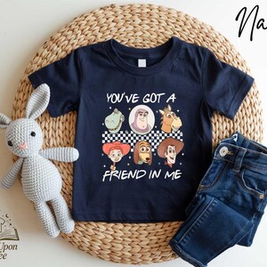 Camiseta de Toy Story "Tienes un amigo en mí", camiseta de Disney, camiseta de fiesta de Woody y Buzz de Toy Story, camiseta de Disney Toy Story, suéter de Friends imagen 2