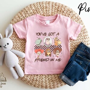 Camiseta de Toy Story "Tienes un amigo en mí", camiseta de Disney, camiseta de fiesta de Woody y Buzz de Toy Story, camiseta de Disney Toy Story, suéter de Friends imagen 1