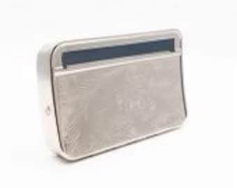 Máquina de liar cigarrillos de 110 mm: Caja metálica plateada o negra para liar tabaco. Ideal como regalo para fumadores.