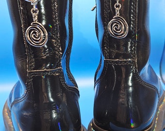 Spiral boot charms for your Dr Martens boots! In Gold or silver. Pair of charms.