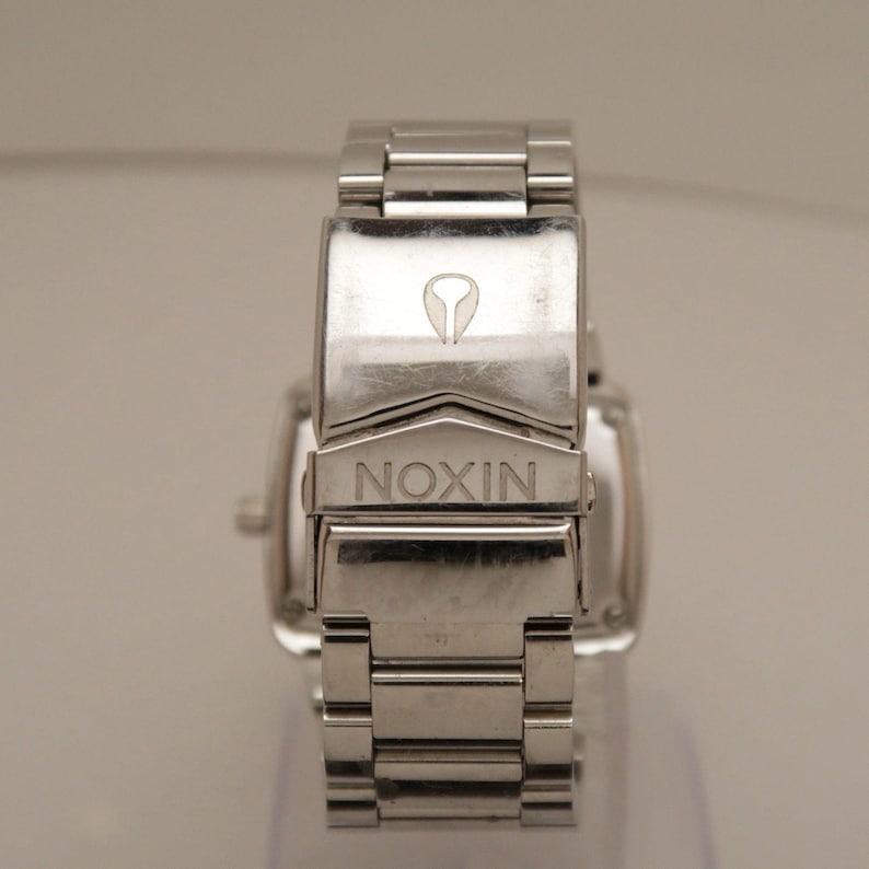 NIXON Sí, es auténtico reloj analógico de cuarzo vintage de acero inoxidable W215 *FUNCIONANDO imagen 3