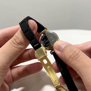 TINY PICO Gold Tone Quartz Analog Women Vintage Watch W60 *TICKING image 6
