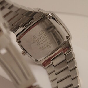 NIXON Sí, es auténtico reloj analógico de cuarzo vintage de acero inoxidable W215 *FUNCIONANDO imagen 5