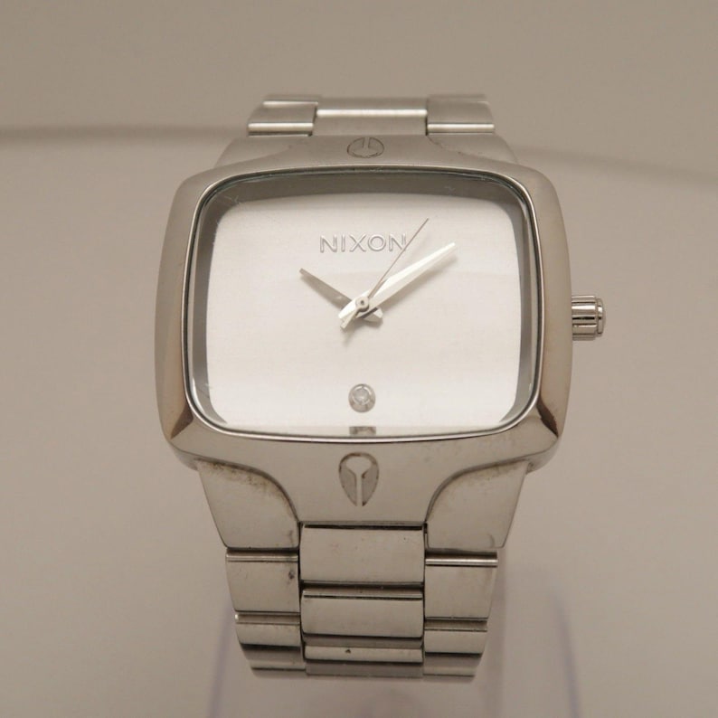 NIXON Sí, es auténtico reloj analógico de cuarzo vintage de acero inoxidable W215 *FUNCIONANDO imagen 2
