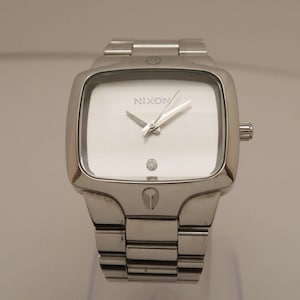 NIXON Sí, es auténtico reloj analógico de cuarzo vintage de acero inoxidable W215 *FUNCIONANDO imagen 1