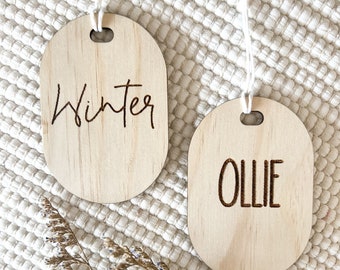 Wooden engraved Christmas bauble