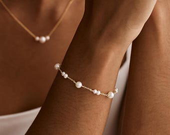 Dainty Natural Pearl Bracelet, 14k Gold Pearl Beads Bracelet, Bridesmaid Gift, Wedding Jewellery, Charm Gifts for Mom, Handmade Gift for Her