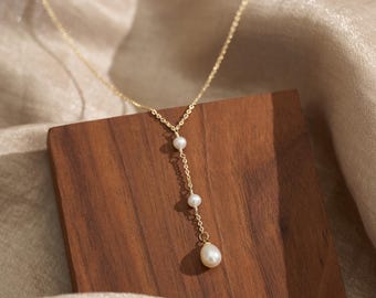 Minimale echte Perle Y-Halskette, Gold Lariat Halskette, Zierliche Tropfen Halskette, Brautjungfern Geschenke, Hochzeitsschmuck Set, handgemachte Geschenke für Sie