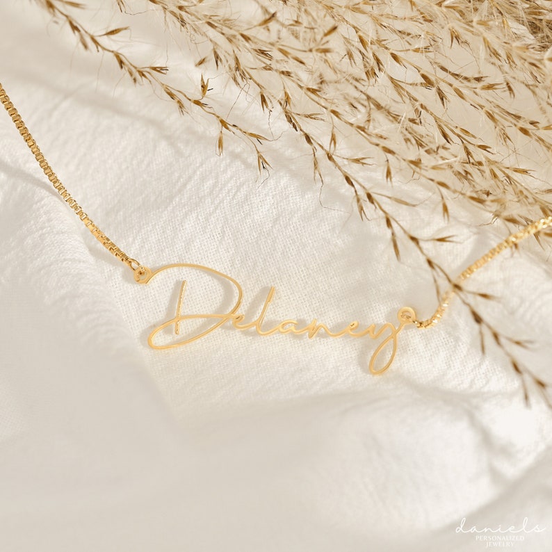 Personalised Minimalist Name Necklace with Box Chain, Custom Name Necklace, Gold Name Necklace, Personalised Gifts, Mothers Day Gift for Mom imagem 2