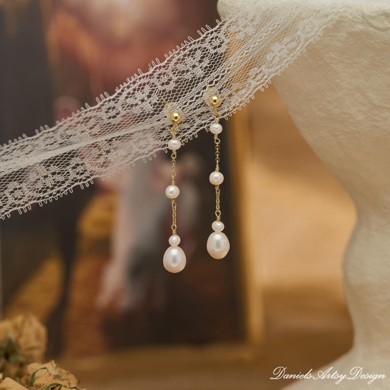 Boucles d'oreilles pendantes perles naturelles minimales