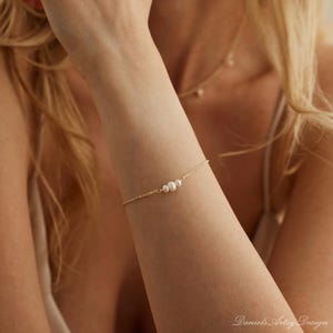 Dainty Natural Pearls Bracelet, Freshwater Pearls Bracelet, Simple Bracelet for Women, Bridal Jewellery, Handmade Bridesmaids Gift for Her