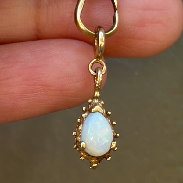Vintage Pear Cut Australian Opal Drop Charm Pendant in 14K Yellow Gold