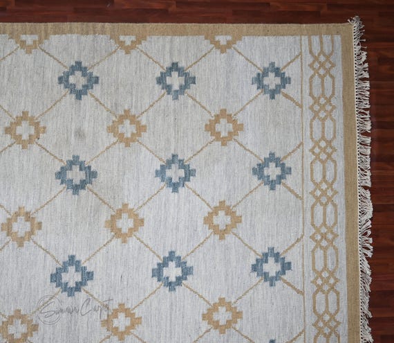 手織りキリムラグ：ニュートラルな幾何学模様の平織り、ボヘミアン風