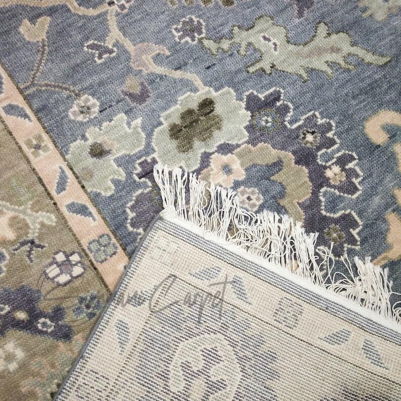 ハンドメイドのヴィンテージラグ、アンティーク調のグレーベージュ